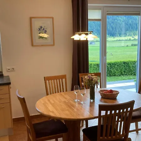 Appartement In Near Lift