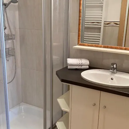 In Near Lift 미테르질