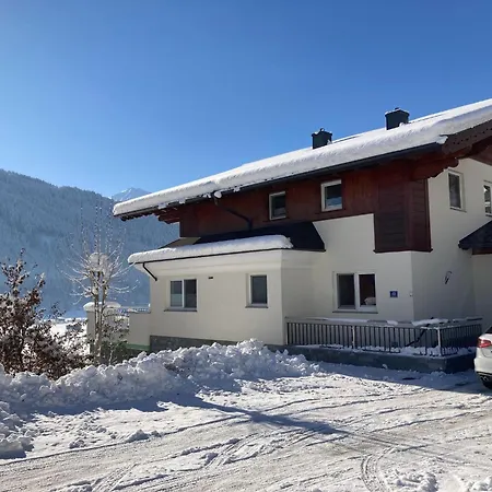 Appartement In Near Lift *